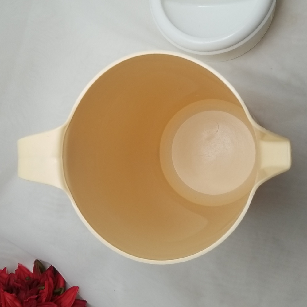 Vintage Rubbermaid Plastic Pitcher - Picture 3 of 14